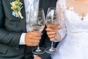 Read more about the article Über 40 aufregende Hochzeits-Toast-Beispiele zur Verwendung bei der Hochzeit